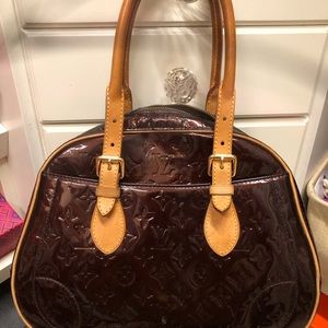 Vintage LV bag vernise vintage and authentic.